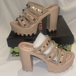 Cape Robbin Chunky Heel Sandals, Nude size 6